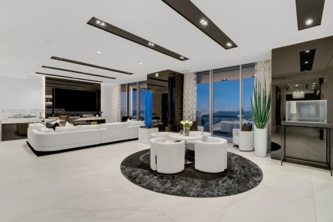 Купить кондоминиум в Санни-Айлс-Бич, Флорида 5 спален, 626.16м2, № 2053381 - фото 6