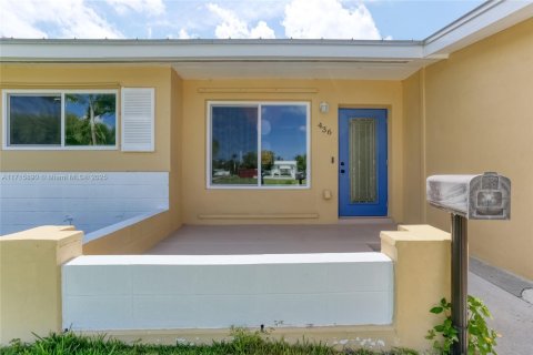Casa en venta en North Palm Beach, Florida, 4 dormitorios, 146.6 m2 № 1467635 - foto 3