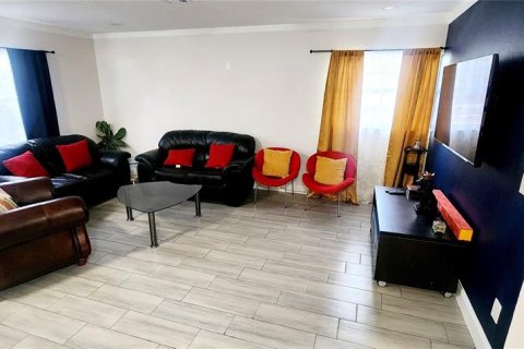 Villa ou maison à louer à Tampa, Floride: 2 chambres, 95.88 m2 № 1895079 - photo 5
