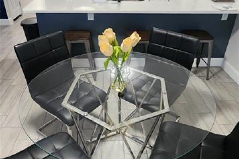 Villa ou maison à louer à Tampa, Floride: 2 chambres, 95.88 m2 № 1895079 - photo 6
