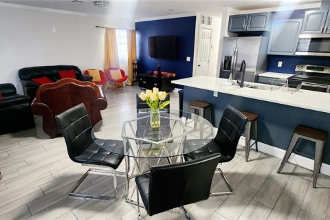Villa ou maison à louer à Tampa, Floride: 2 chambres, 95.88 m2 № 1895079 - photo 4