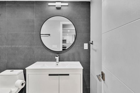 Condominio en venta en Hallandale Beach, Florida, 1 dormitorio, 78.69 m2 № 2046342 - foto 24
