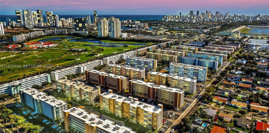 Condominio en Hallandale Beach, Florida, 1 dormitorio  № 2046342