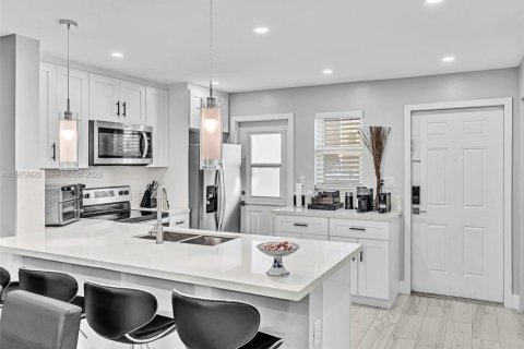 Condominio en venta en Hallandale Beach, Florida, 1 dormitorio, 78.69 m2 № 2046342 - foto 7