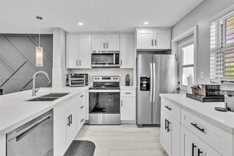 Condominio en venta en Hallandale Beach, Florida, 1 dormitorio, 78.69 m2 № 2046342 - foto 8