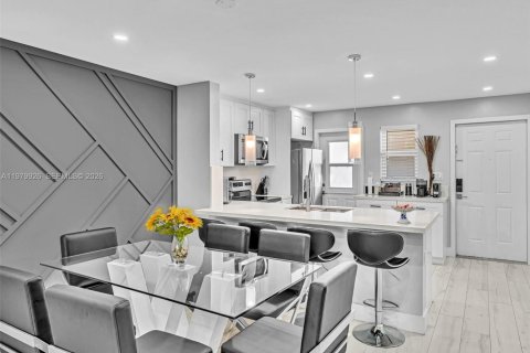 Condominio en venta en Hallandale Beach, Florida, 1 dormitorio, 78.69 m2 № 2046342 - foto 11