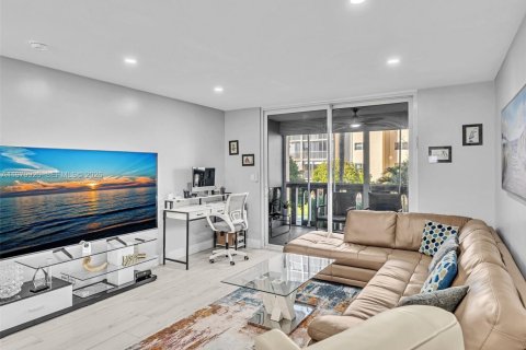 Condominio en venta en Hallandale Beach, Florida, 1 dormitorio, 78.69 m2 № 2046342 - foto 13