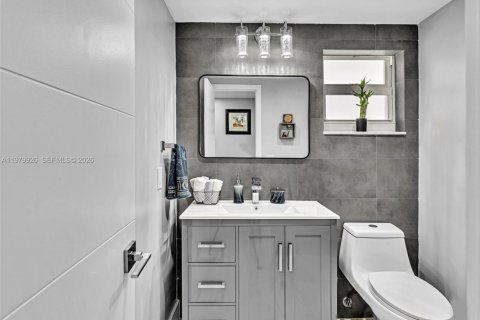 Condominio en venta en Hallandale Beach, Florida, 1 dormitorio, 78.69 m2 № 2046342 - foto 19