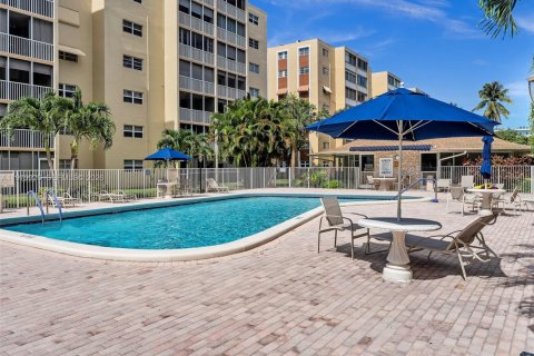 Condominio en venta en Hallandale Beach, Florida, 1 dormitorio, 78.69 m2 № 2046342 - foto 29