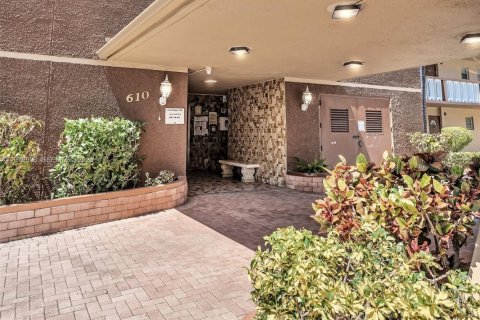 Condominio en venta en Hallandale Beach, Florida, 1 dormitorio, 78.69 m2 № 2046342 - foto 27