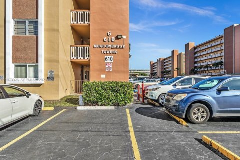 Condominio en venta en Hallandale Beach, Florida, 1 dormitorio, 78.69 m2 № 2046342 - foto 4