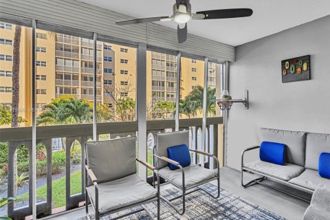 Condominio en venta en Hallandale Beach, Florida, 1 dormitorio, 78.69 m2 № 2046342 - foto 17