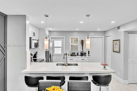 Condominio en venta en Hallandale Beach, Florida, 1 dormitorio, 78.69 m2 № 2046342 - foto 6