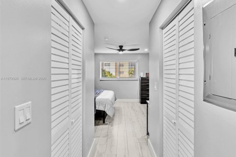 Condominio en venta en Hallandale Beach, Florida, 1 dormitorio, 78.69 m2 № 2046342 - foto 20