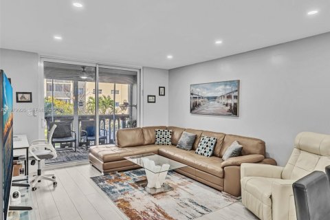 Condominio en venta en Hallandale Beach, Florida, 1 dormitorio, 78.69 m2 № 2046342 - foto 12