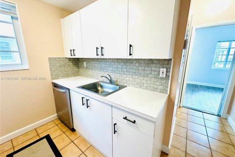 Снять в аренду кондоминиум в Майами-Бич, Флорида 1 спальня, 47.38м2, № 1991947 - фото 15