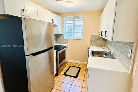 Снять в аренду кондоминиум в Майами-Бич, Флорида 1 спальня, 47.38м2, № 1991947 - фото 13