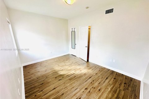 Снять в аренду кондоминиум в Майами-Бич, Флорида 1 спальня, 47.38м2, № 1991947 - фото 23