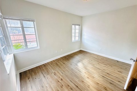 Снять в аренду кондоминиум в Майами-Бич, Флорида 1 спальня, 47.38м2, № 1991947 - фото 24