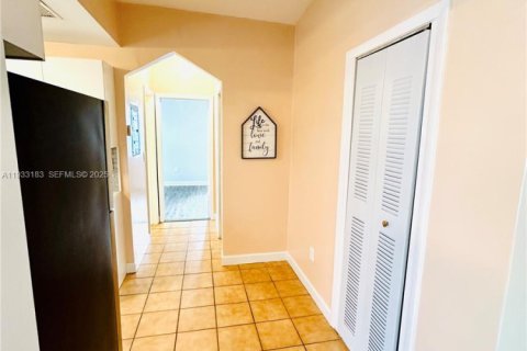 Снять в аренду кондоминиум в Майами-Бич, Флорида 1 спальня, 47.38м2, № 1991947 - фото 10