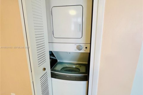 Снять в аренду кондоминиум в Майами-Бич, Флорида 1 спальня, 47.38м2, № 1991947 - фото 11