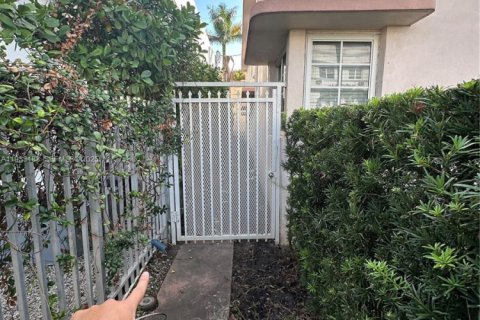 Снять в аренду кондоминиум в Майами-Бич, Флорида 1 спальня, 47.38м2, № 1991947 - фото 28