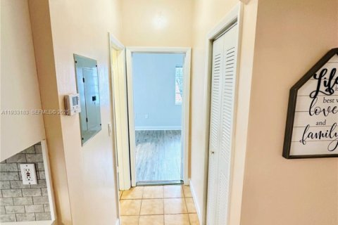 Снять в аренду кондоминиум в Майами-Бич, Флорида 1 спальня, 47.38м2, № 1991947 - фото 18