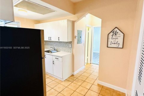 Снять в аренду кондоминиум в Майами-Бич, Флорида 1 спальня, 47.38м2, № 1991947 - фото 12