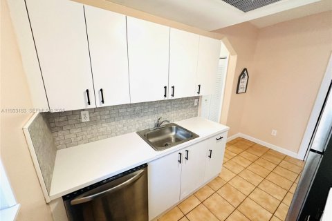 Снять в аренду кондоминиум в Майами-Бич, Флорида 1 спальня, 47.38м2, № 1991947 - фото 17