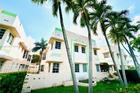 Снять в аренду кондоминиум в Майами-Бич, Флорида 1 спальня, 47.38м2, № 1991947 - фото 1