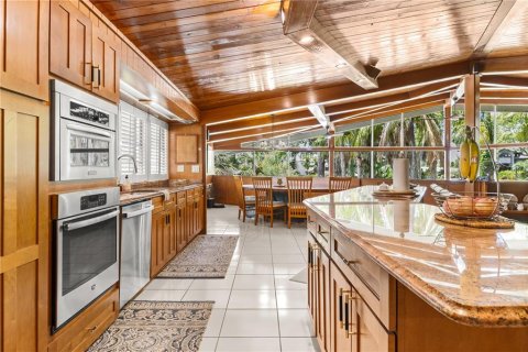 House in Crystal River, Florida 3 bedrooms, 385.92 sq.m. № 2341885 - photo 24