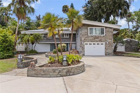 House in Crystal River, Florida 3 bedrooms, 385.92 sq.m. № 2341885 - photo 3