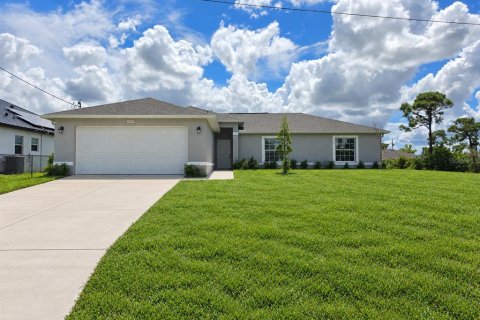 Villa ou maison à vendre à Cape Coral, Floride: 3 chambres, 139.54 m2 № 2396587 - photo 16