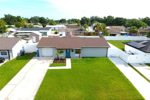 House in Tampa, Florida 3 bedrooms, 126.9 sq.m. № 1798378 - photo 5