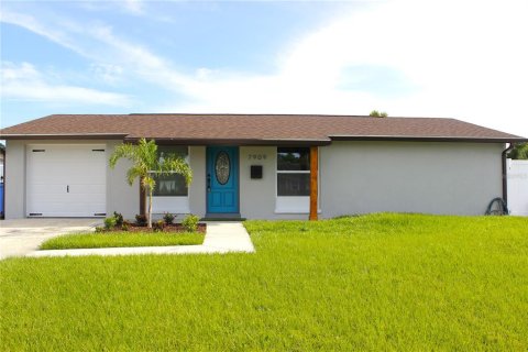 House in Tampa, Florida 3 bedrooms, 126.9 sq.m. № 1798378 - photo 2