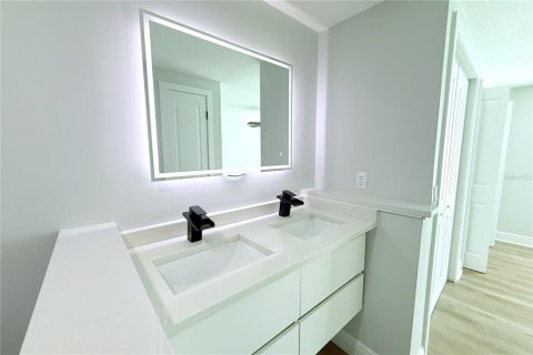 House in Tampa, Florida 3 bedrooms, 126.9 sq.m. № 1798378 - photo 30