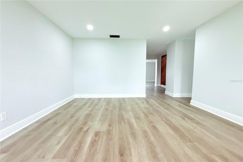House in Tampa, Florida 3 bedrooms, 126.9 sq.m. № 1798378 - photo 8