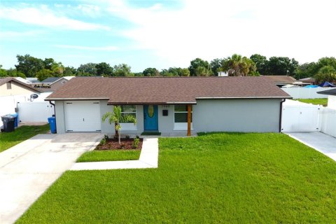 House in Tampa, Florida 3 bedrooms, 126.9 sq.m. № 1798378 - photo 4