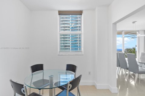 Copropriété à vendre à Sunny Isles Beach, Floride: 3 chambres, 172.8 m2 № 1940264 - photo 15