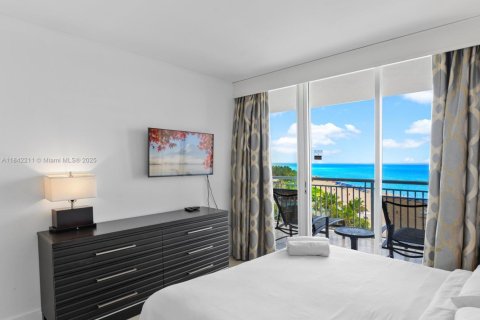 Copropriété à vendre à Sunny Isles Beach, Floride: 3 chambres, 172.8 m2 № 1940264 - photo 24