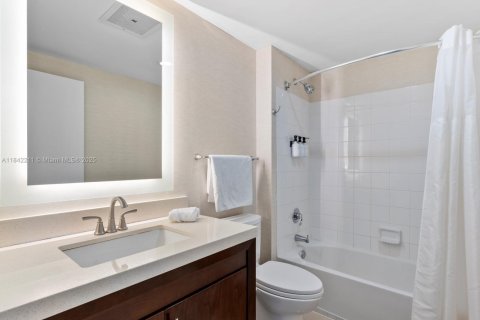 Copropriété à vendre à Sunny Isles Beach, Floride: 3 chambres, 172.8 m2 № 1940264 - photo 20