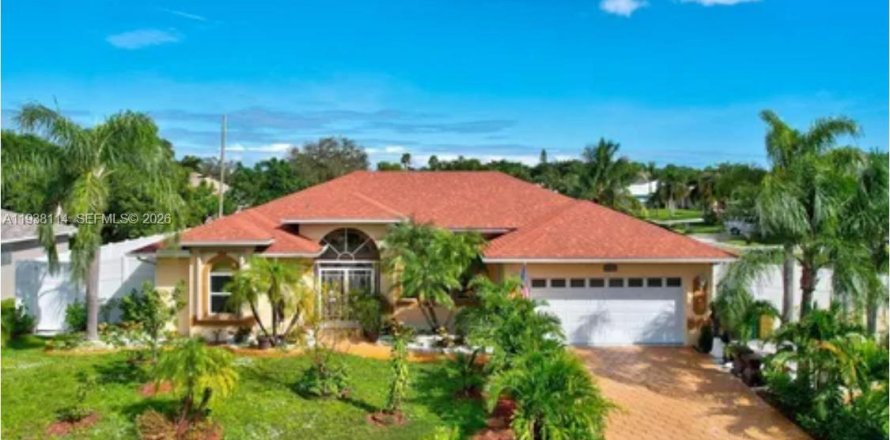 Casa en Port St. Lucie, Florida 3 dormitorios, 185.06 m2 № 1999527