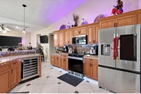 Casa en venta en Port St. Lucie, Florida, 3 dormitorios, 185.06 m2 № 1999527 - foto 13