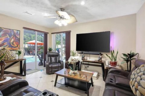 Casa en venta en Port St. Lucie, Florida, 3 dormitorios, 185.06 m2 № 1999527 - foto 19