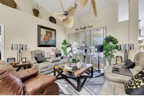 Casa en venta en Port St. Lucie, Florida, 3 dormitorios, 185.06 m2 № 1999527 - foto 10