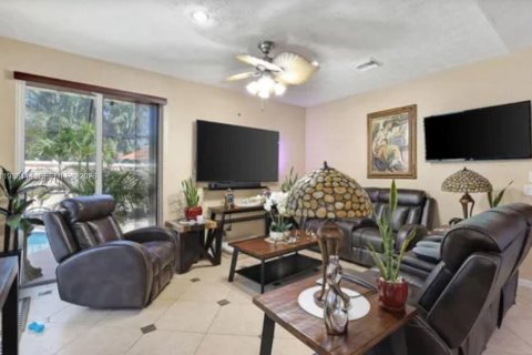 Casa en venta en Port St. Lucie, Florida, 3 dormitorios, 185.06 m2 № 1999527 - foto 20