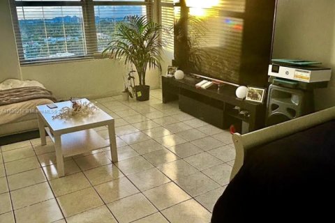 Condo in Miami Beach, Florida, 1 bedroom  № 1729108 - photo 4