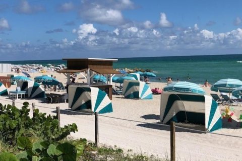 Condo in Miami Beach, Florida, 1 bedroom  № 1729108 - photo 13