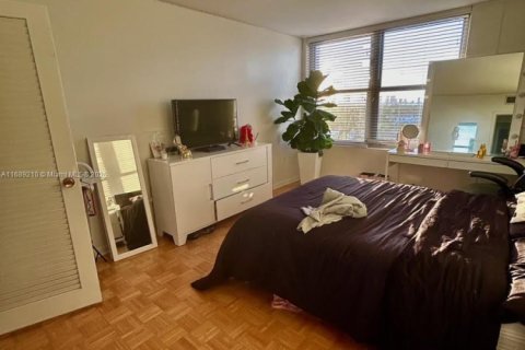 Condo in Miami Beach, Florida, 1 bedroom  № 1729108 - photo 9