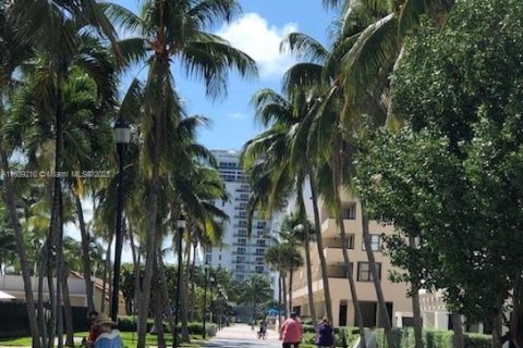 Condo in Miami Beach, Florida, 1 bedroom  № 1729108 - photo 11